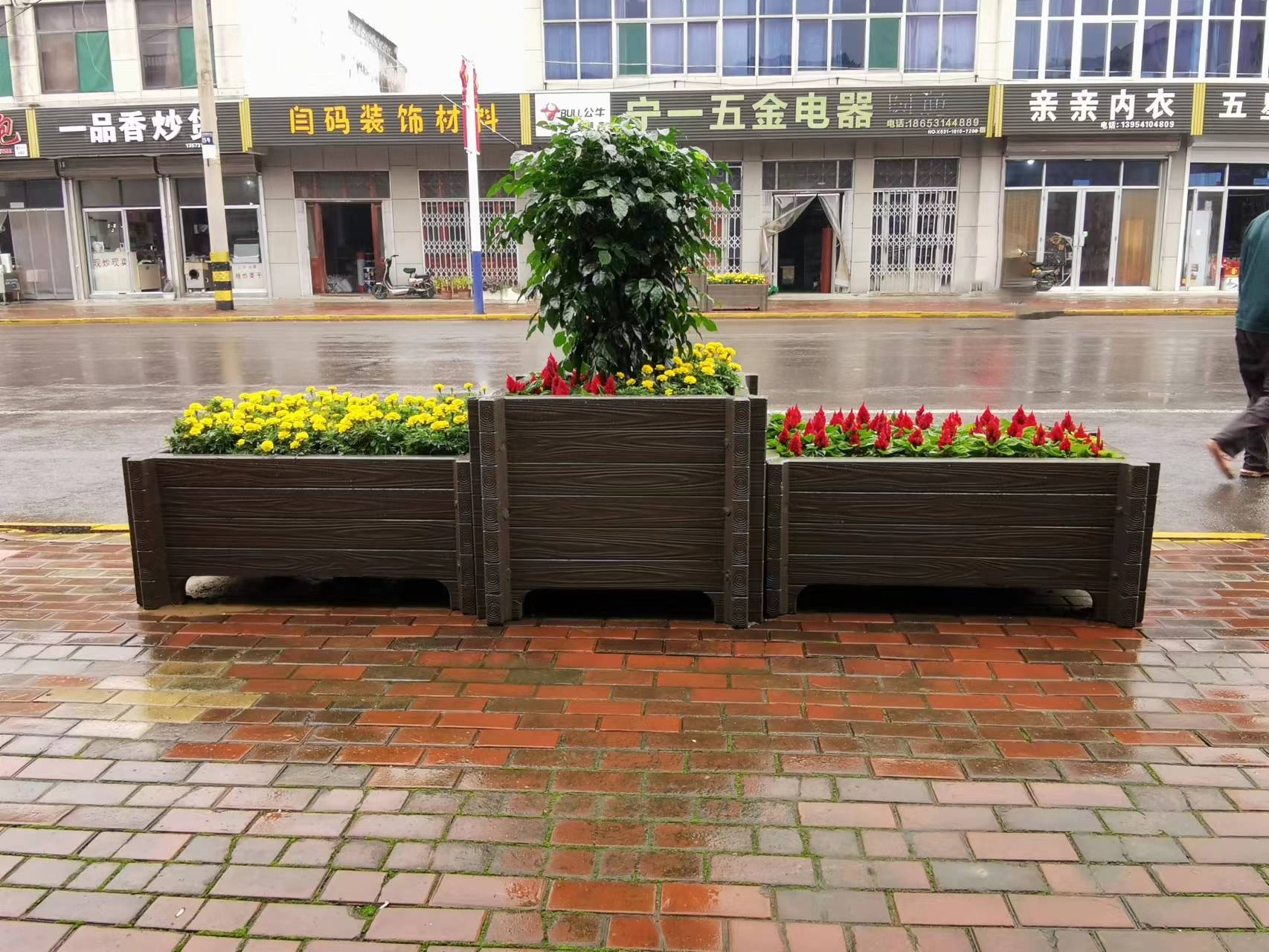 鋁合金花箱和仿木花箱有什么不同？